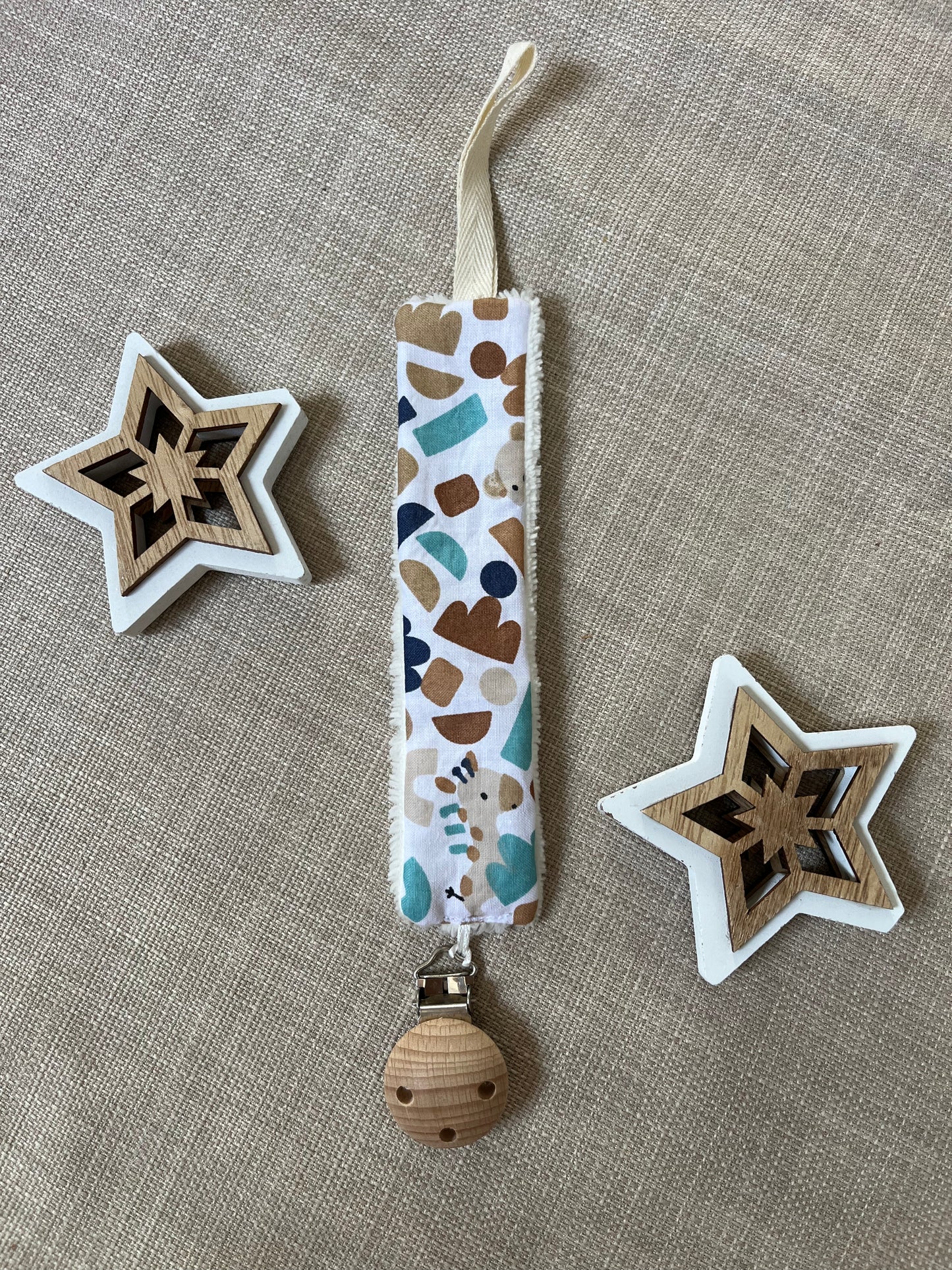 Attache tétine girafe et formes