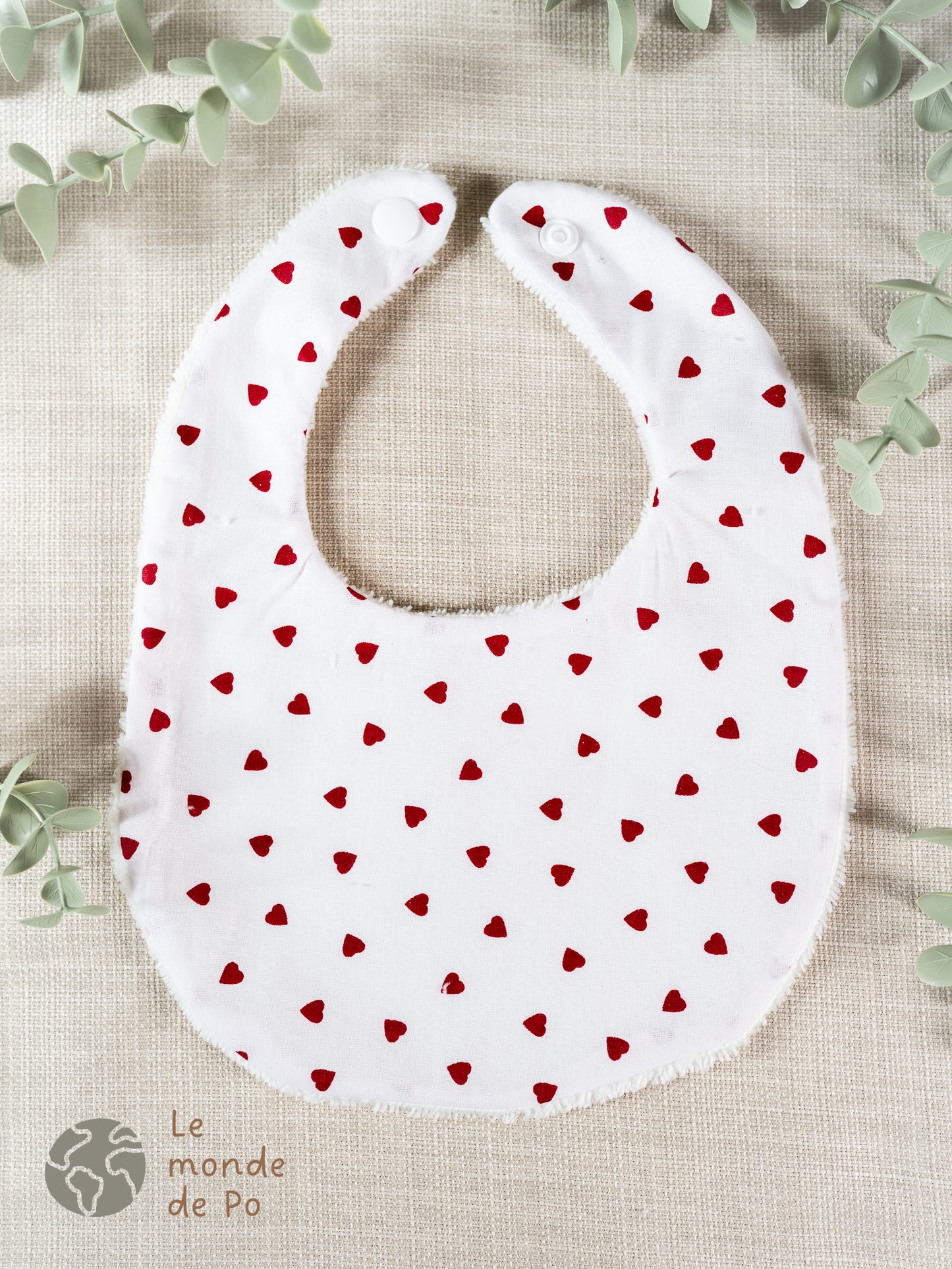 Bavoir petits coeurs rouges